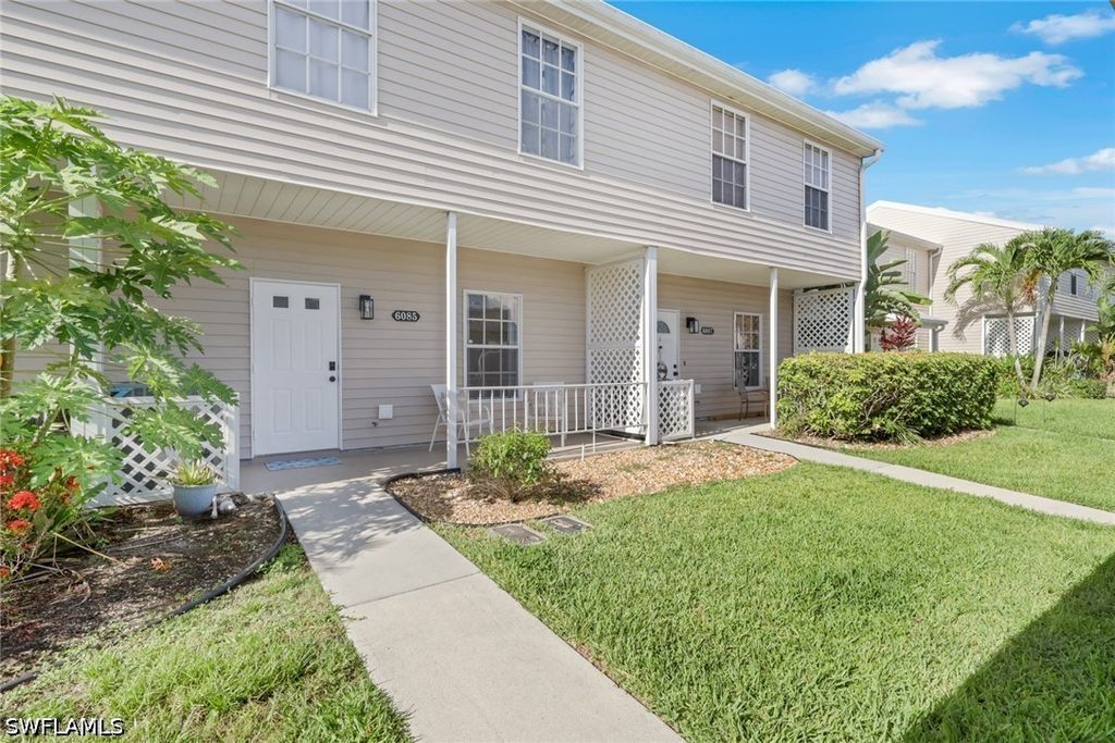 6085 Lake Front Dr, Fort Myers