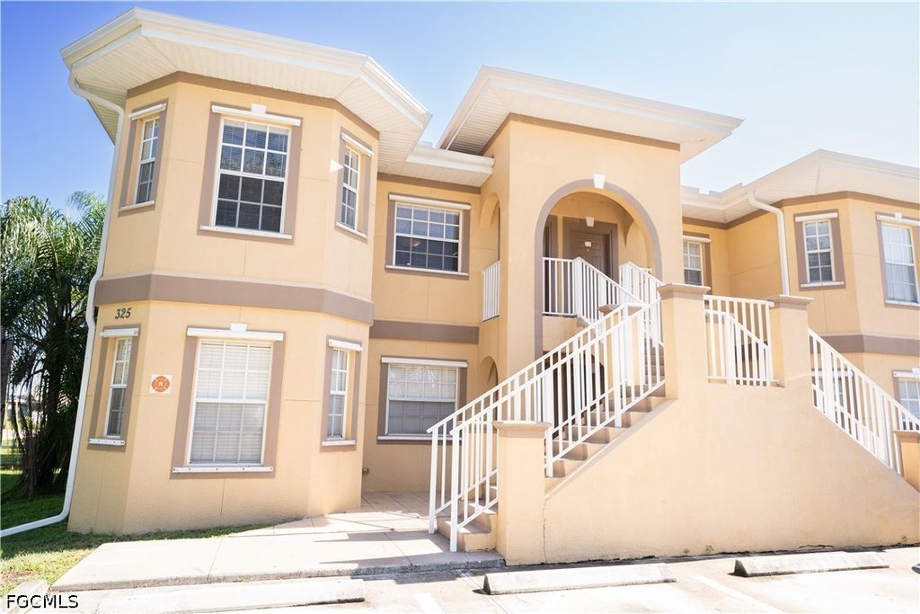 325/327 Se 23rd Ave, Cape Coral