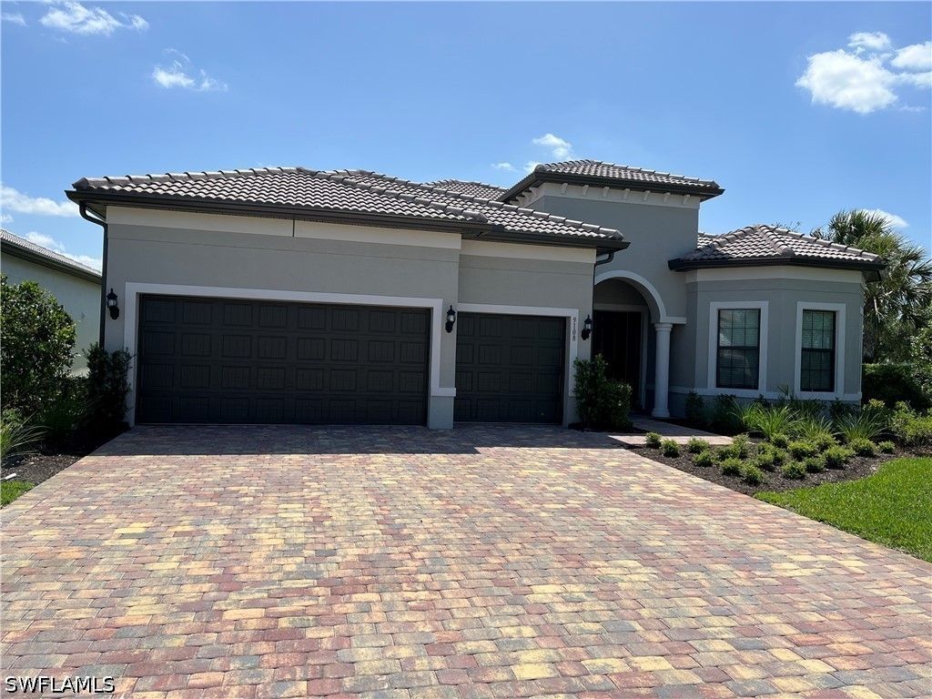 9108 Snowy Owl Way, Naples