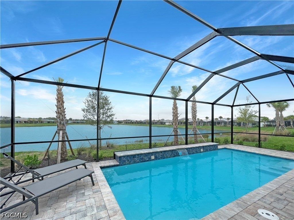 2057 Yellowfin Cir, NAPLES
