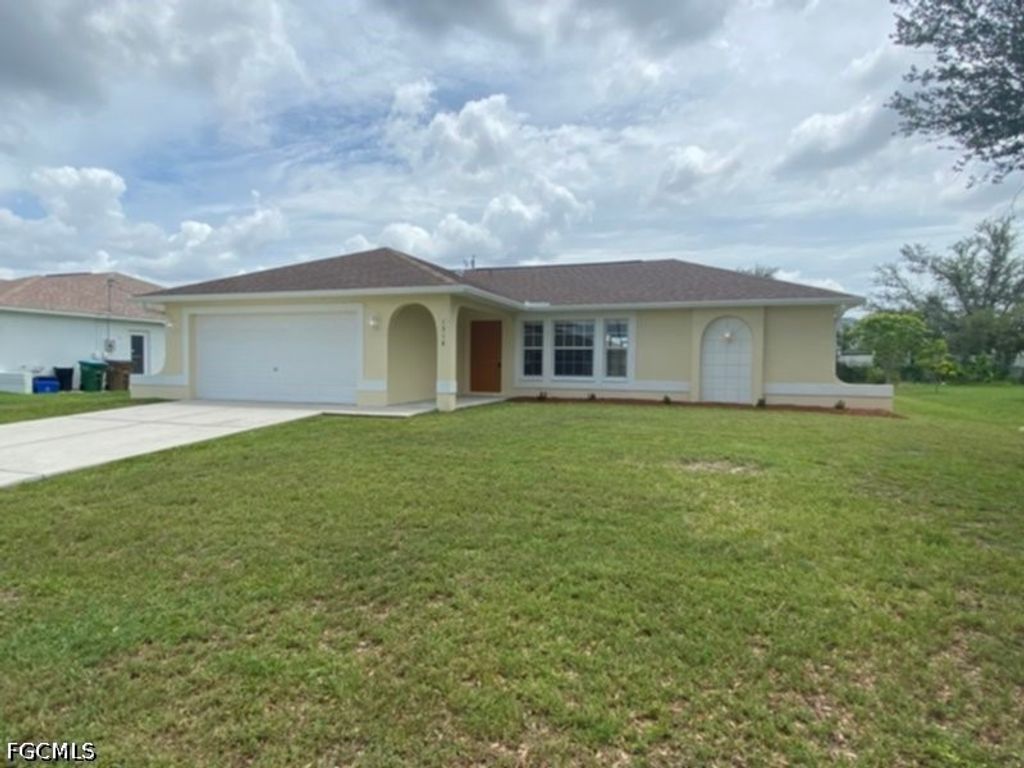 1318 Ne 2nd St, Cape Coral