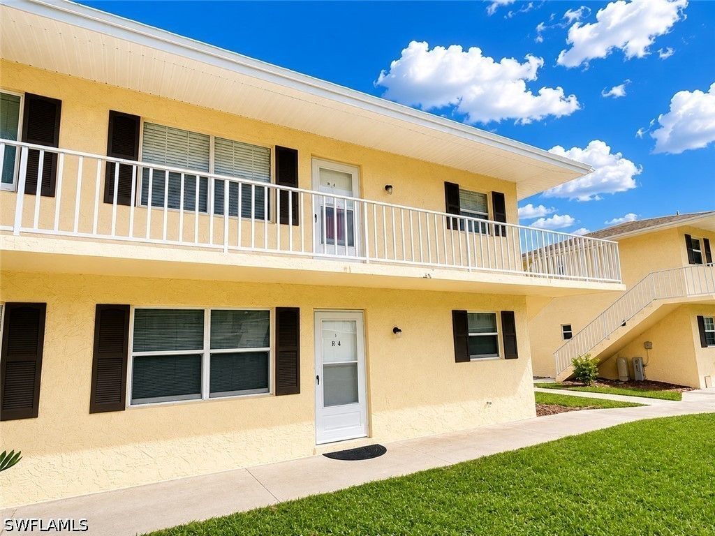 3325 Airport Rd N R4, Naples