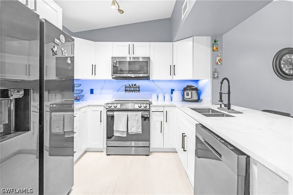 8274 Key Royal Cir 1033, Naples