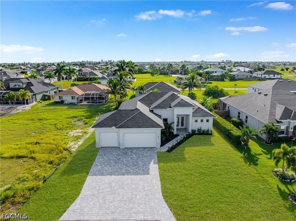 821 Nw 37th Pl, Cape Coral