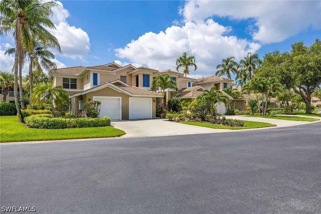 866 Carrick Bend Cir 202, Naples