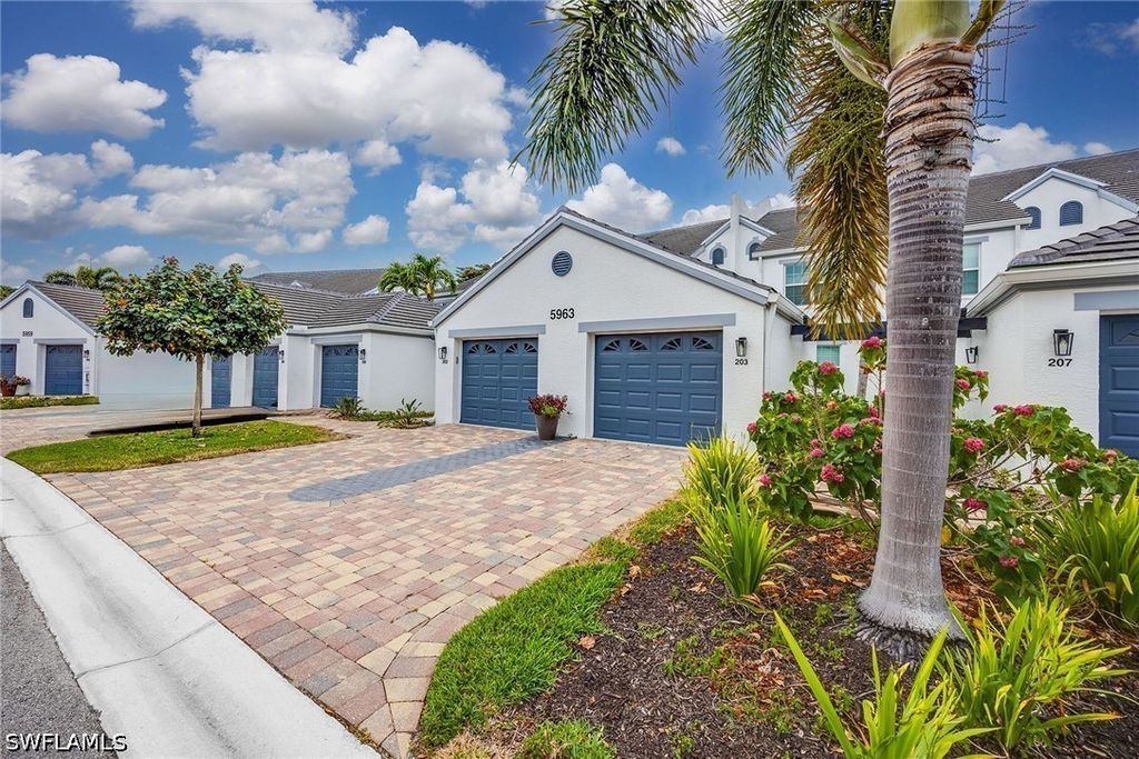 5963 Sand Wedge Ln 205, Naples