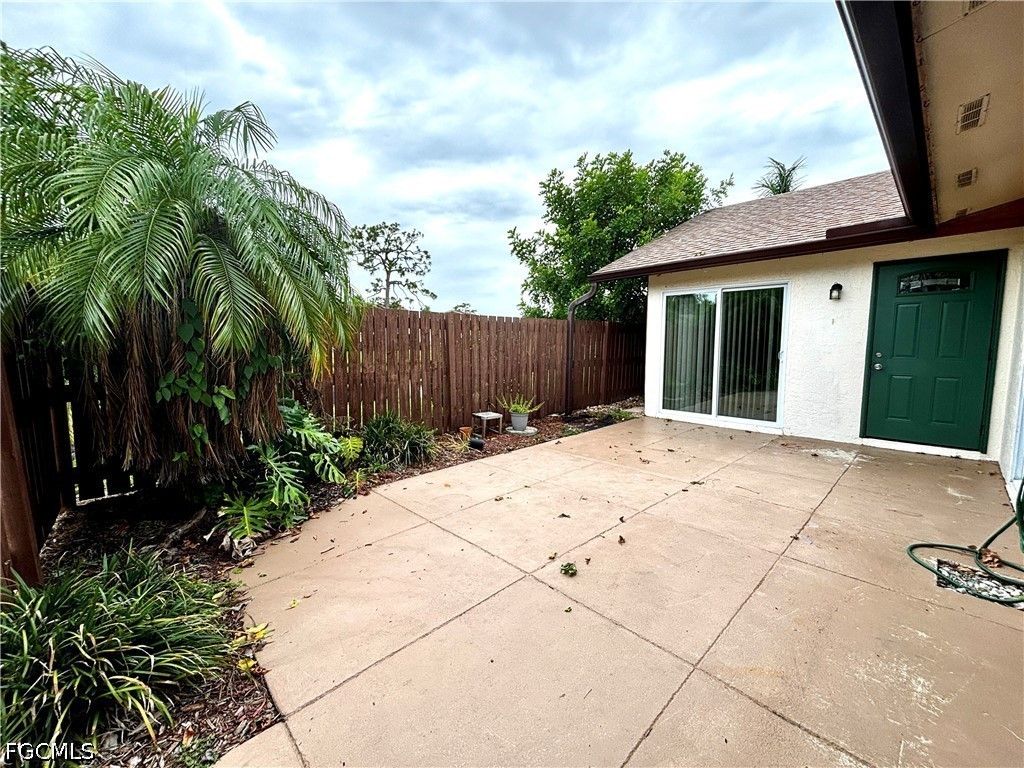 5660 Foxlake Dr, North Fort Myers