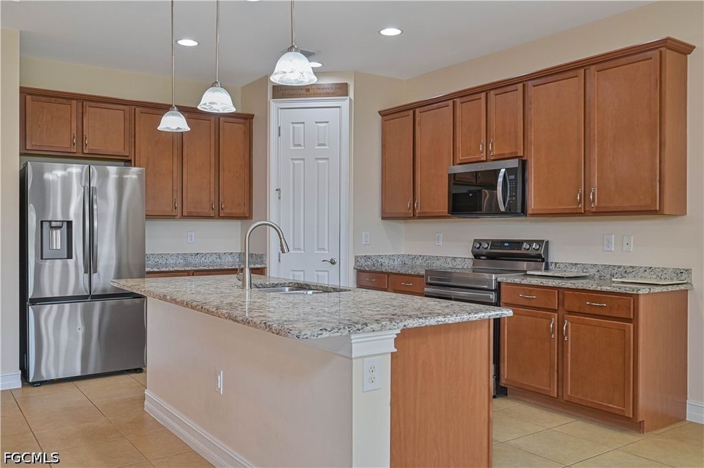 3899 Eldon St, Fort Myers