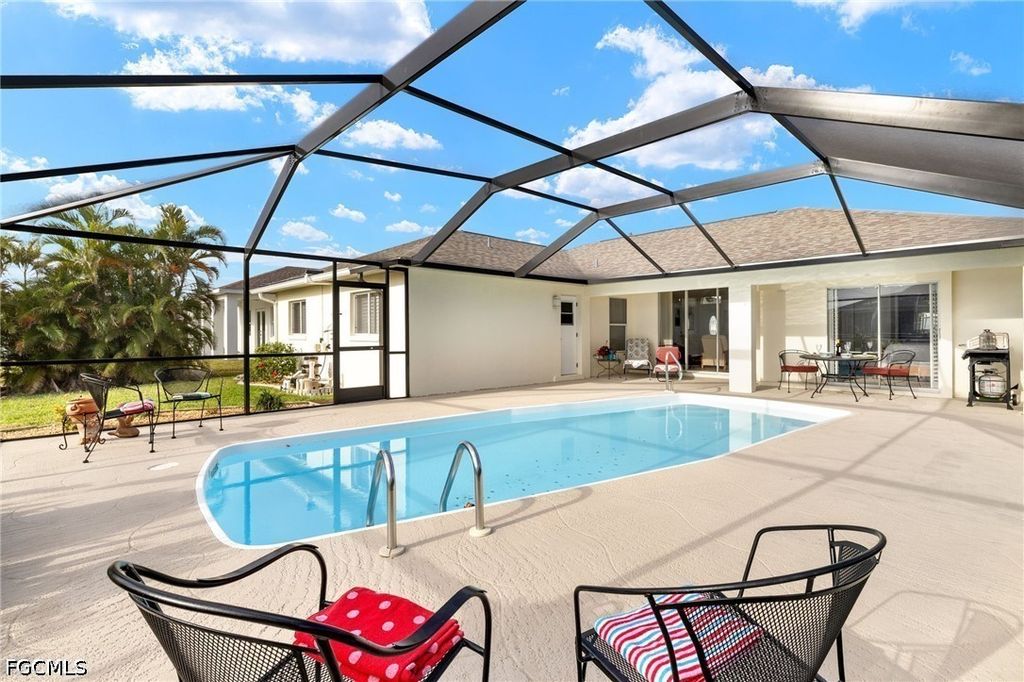 2305 Sw 19th Pl, Cape Coral