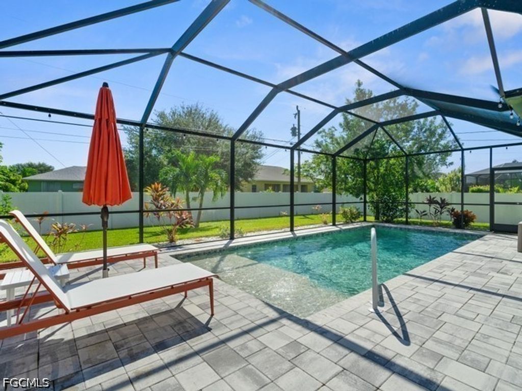 825 Se 5th Pl, Cape Coral