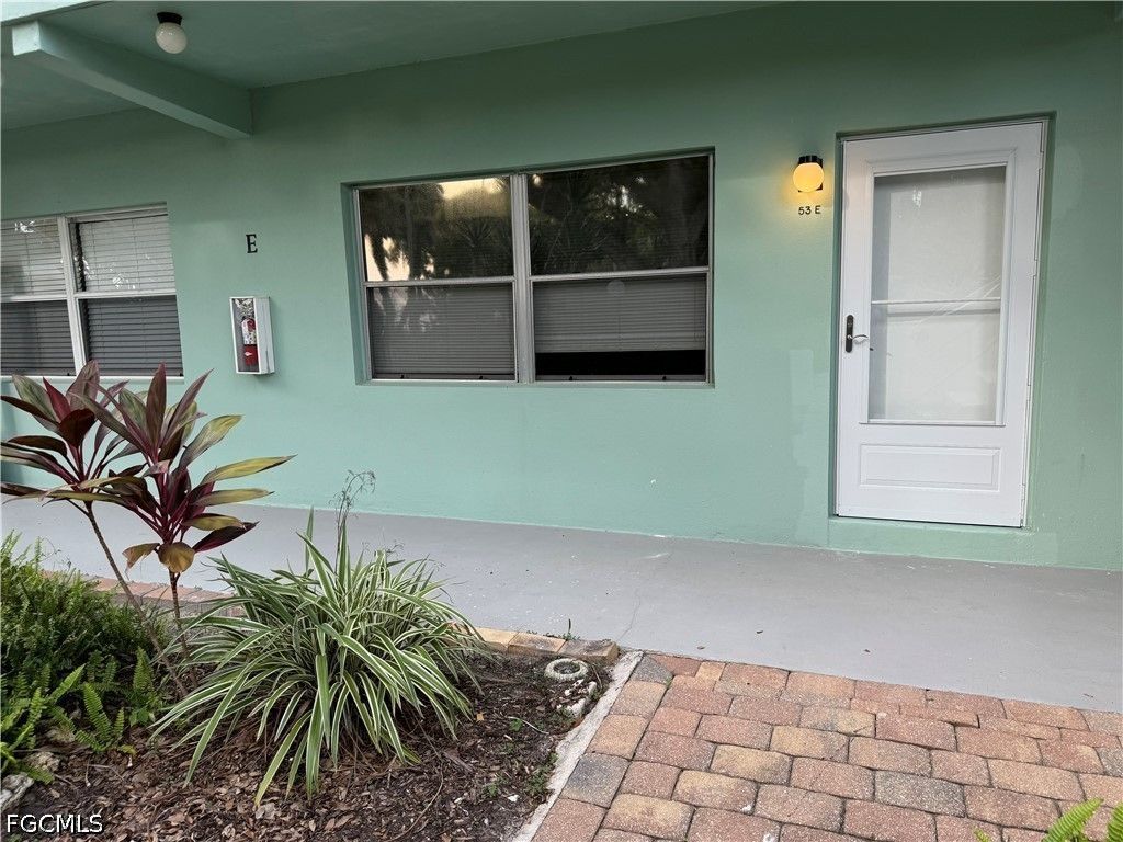 3225 E Riverside Dr 54e, Fort Myers