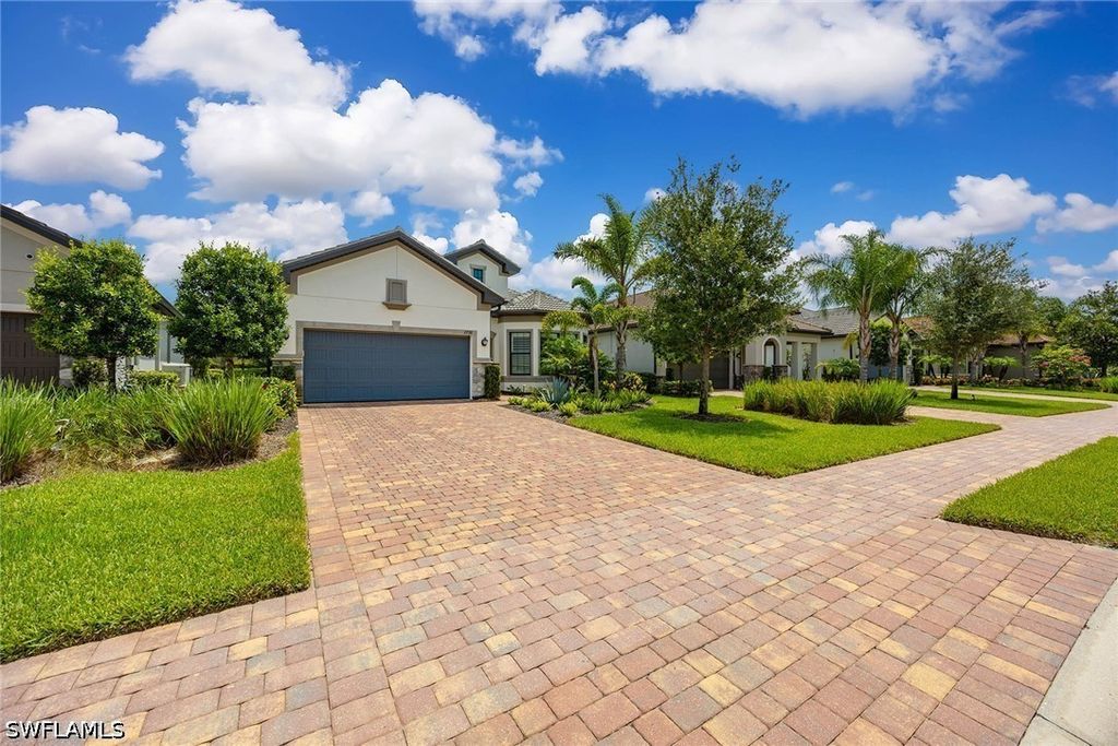 2738 Aviamar Cir, Naples