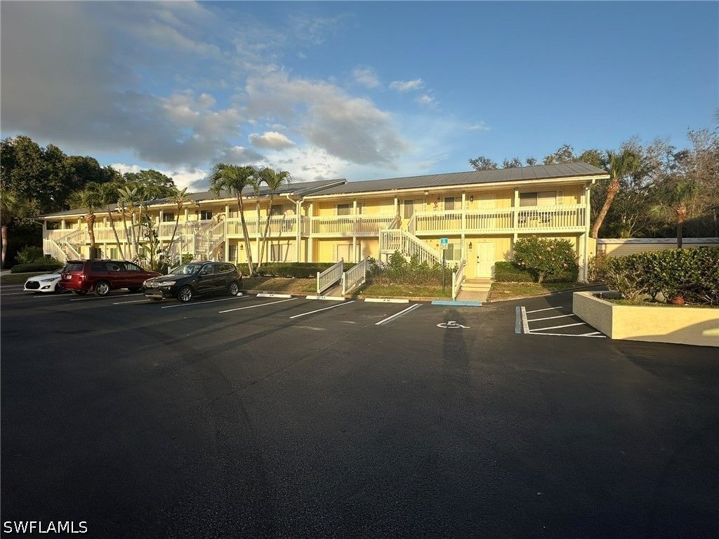 4621 Bayshore Dr Q6, Naples
