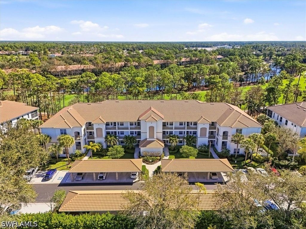 8259 Parkstone Pl 202, Naples
