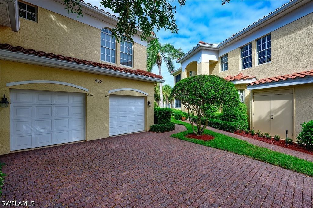 900 L Ambiance Cir 9-106, Naples