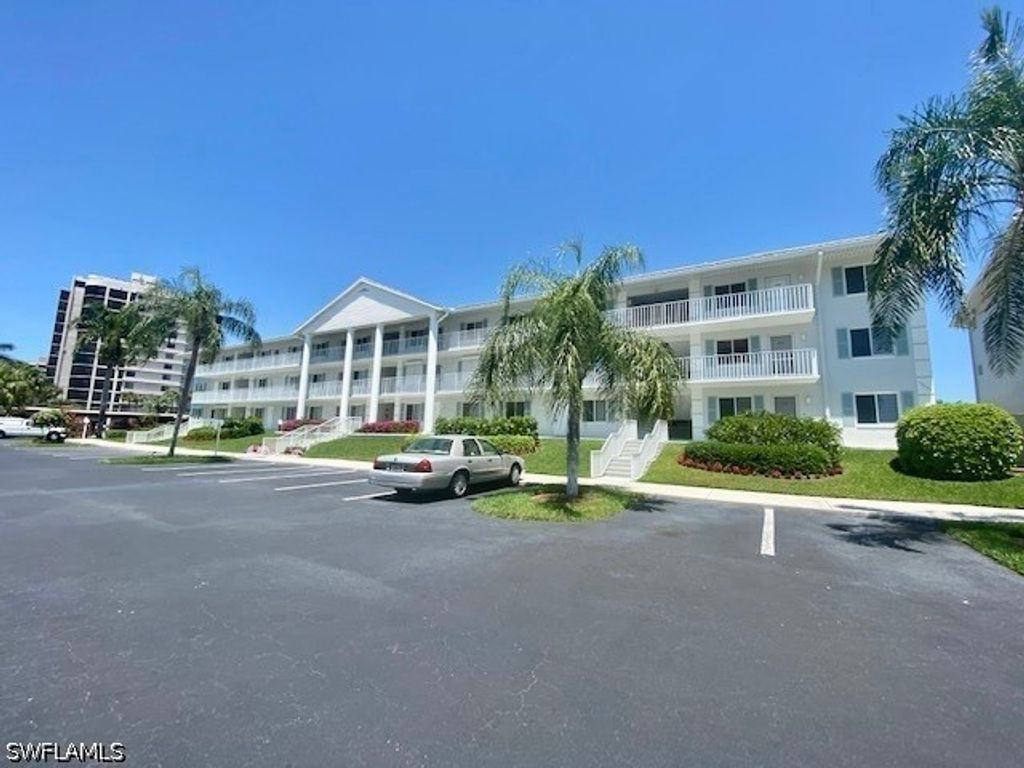 10686 Gulfshore Dr 304 A, Naples