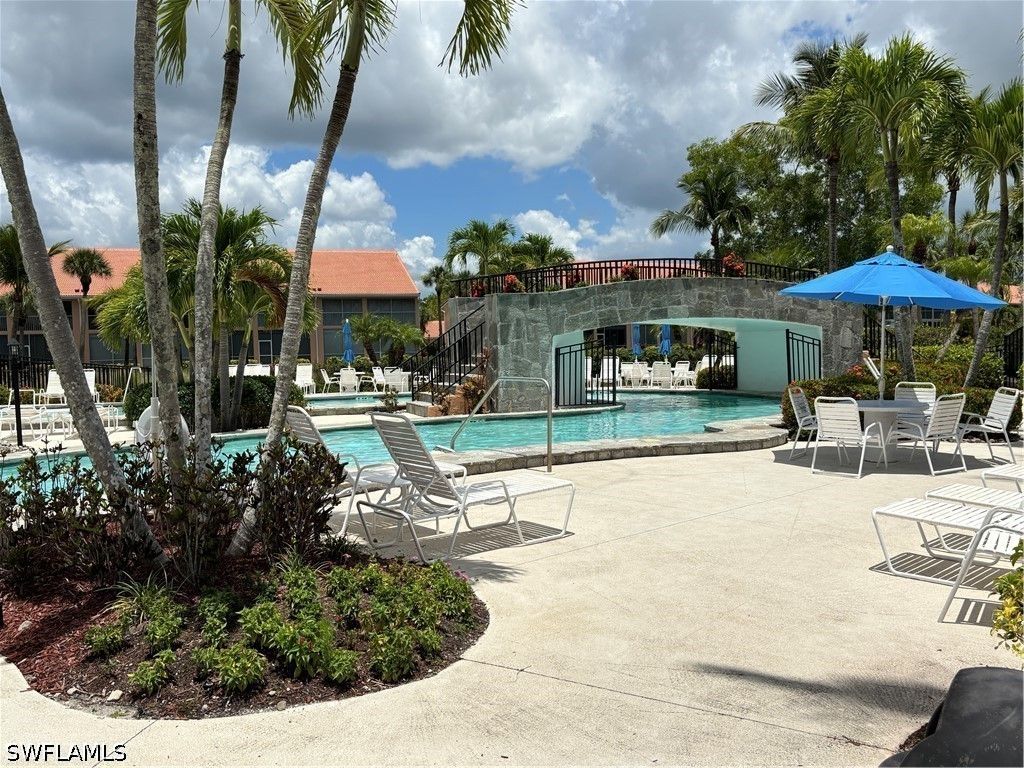 6820 Beach Resort Dr 11, Naples