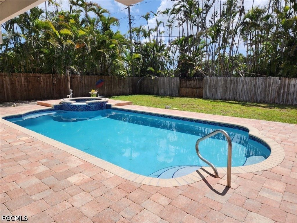 15410 Allen Way, Fort Myers
