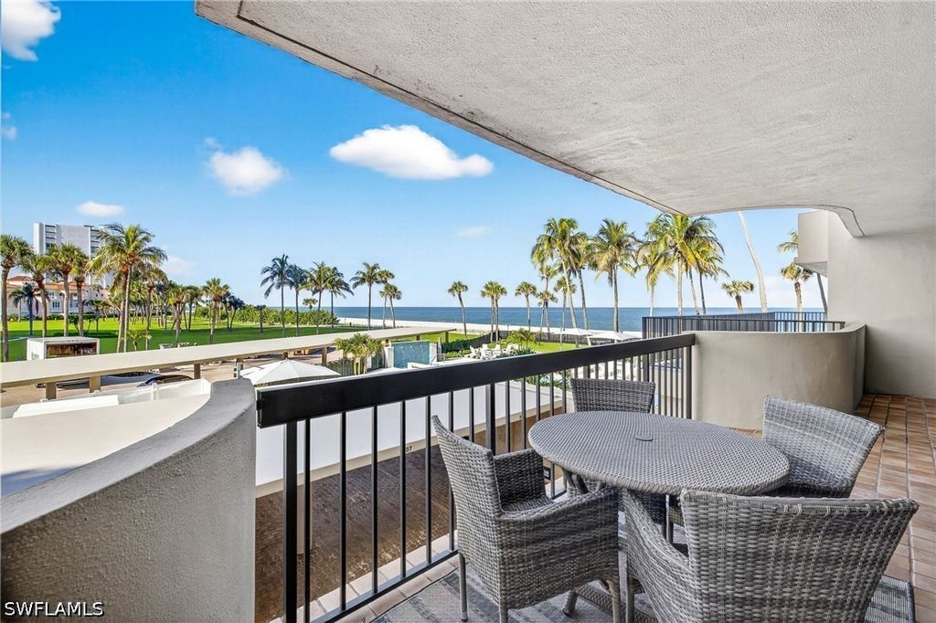 4001 Gulf Shore Blvd N 105, Naples