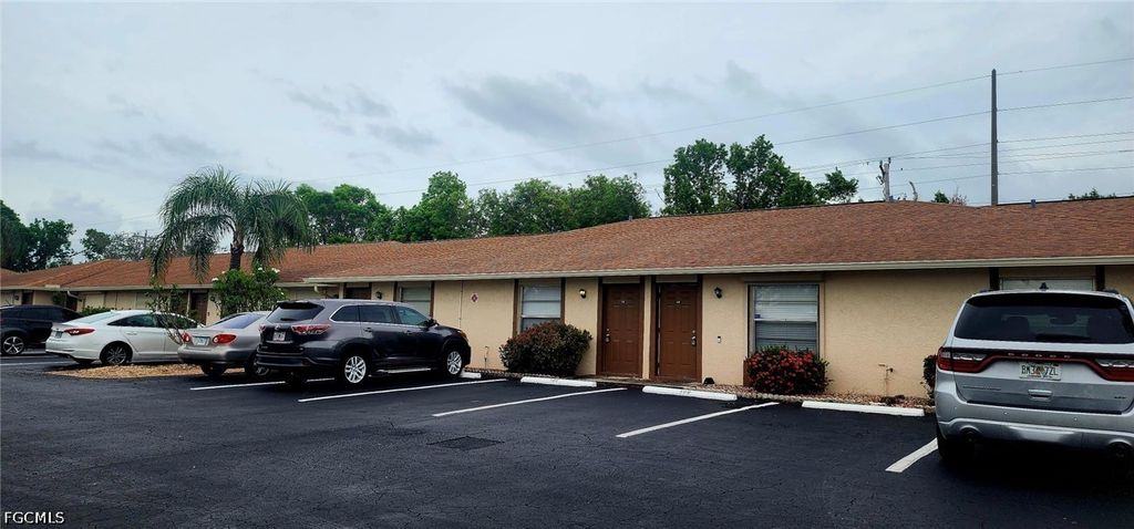 3417 Sw Santa Barbara Pl 108, Cape Coral