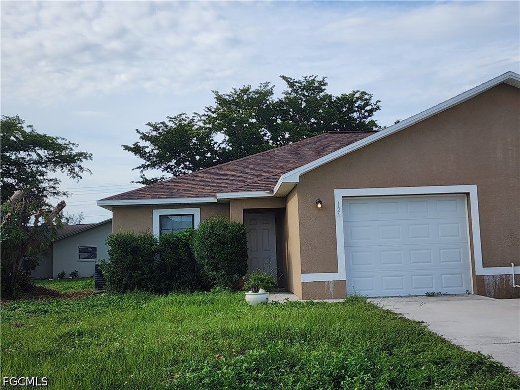 121 Sw 16th Ter, Cape Coral