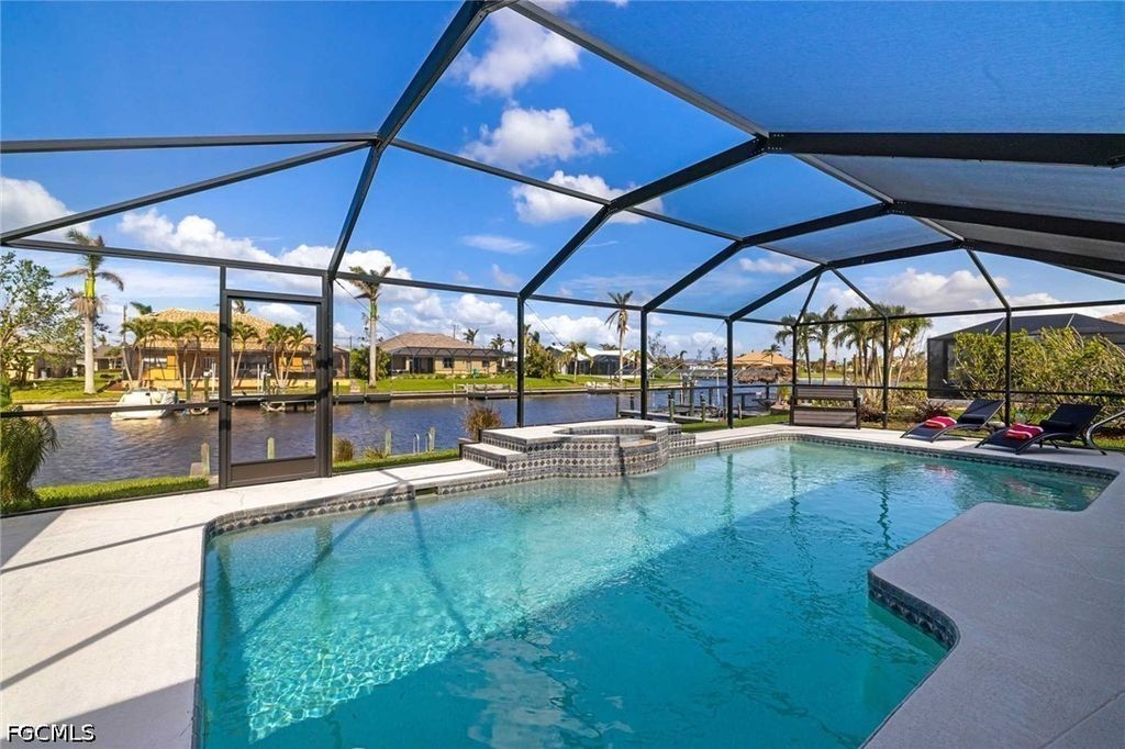 2307 Sw 40th St, Cape Coral