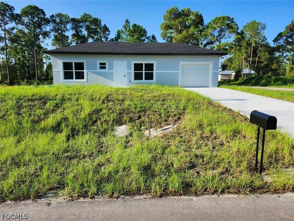 1104 Capri St E, Lehigh Acres