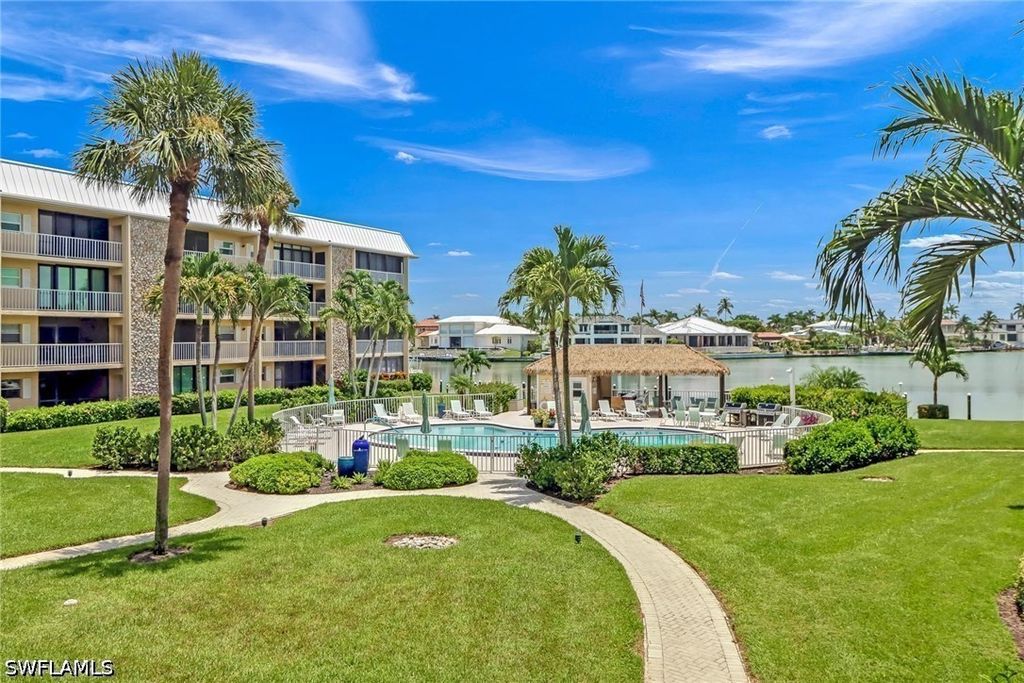 3000 Gulf Shore Blvd N 213, Naples
