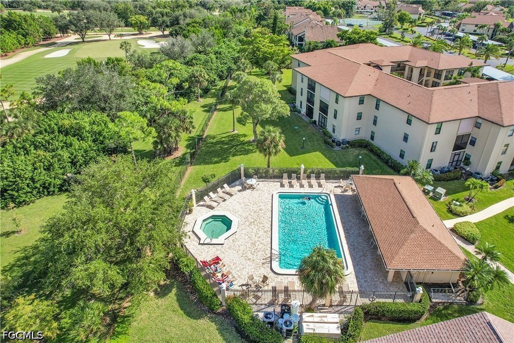 8474 Charter Club Cir 13, Fort Myers