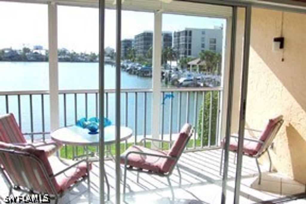 10682 Gulf Shore Dr C-104, Naples