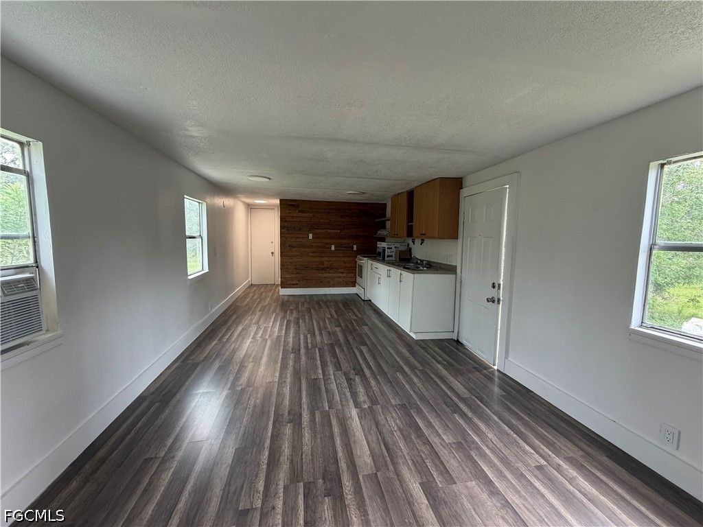 990 Riviera Ave, Clewiston