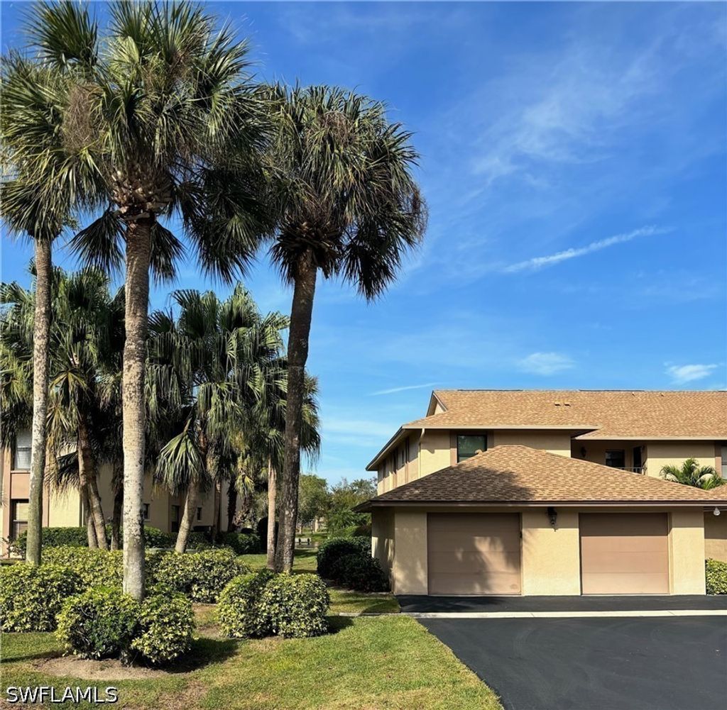 513 Lake Louise Cir 101, Naples