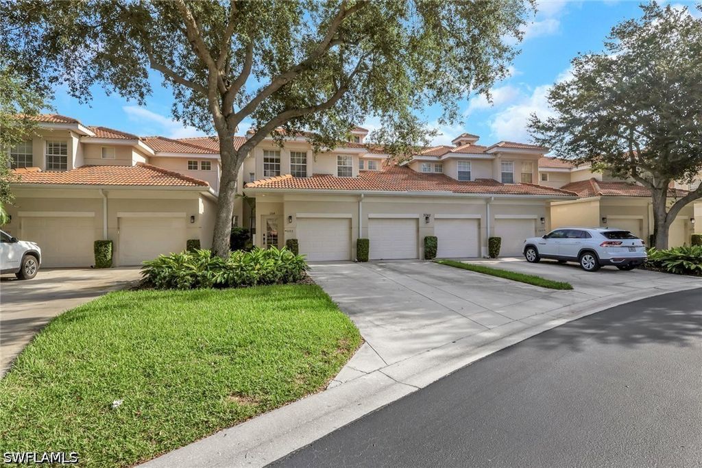 3048 Horizon Ln 1103, Naples
