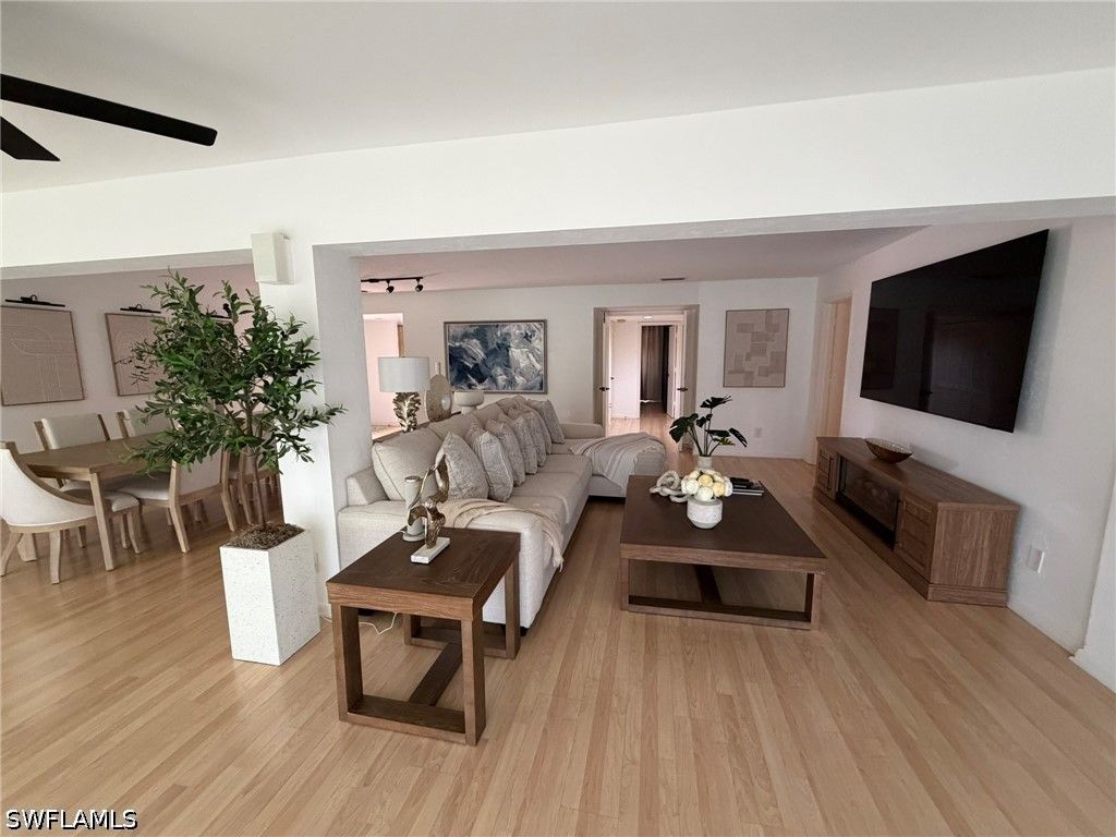 576 Retreat Dr 201, Naples