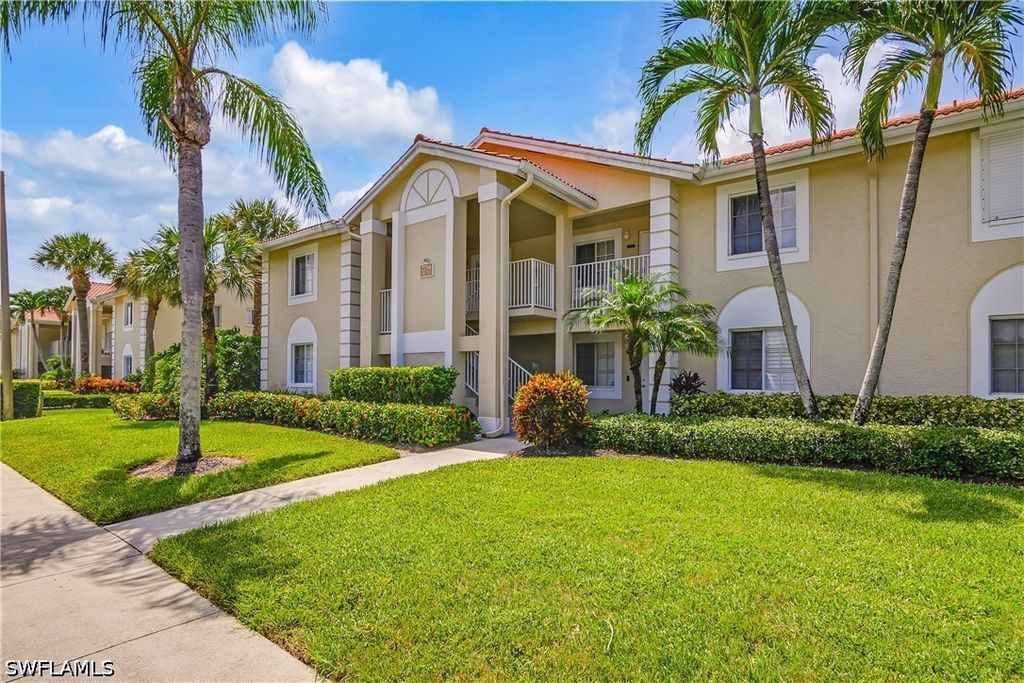 7754 Emerald Cir T202, Naples