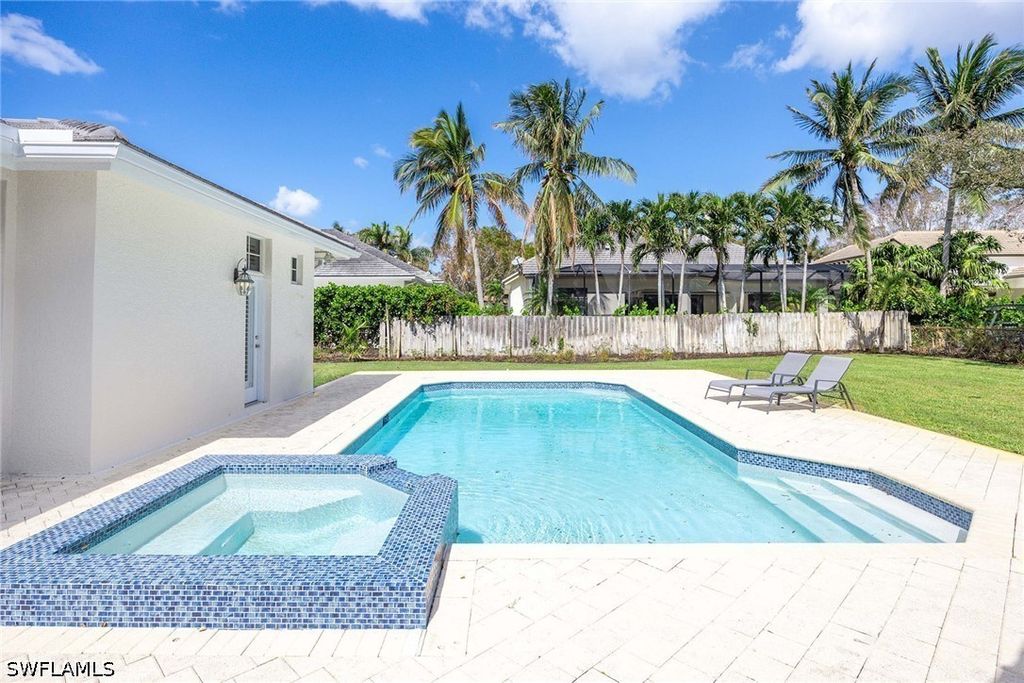 707 Port Side Dr, Naples