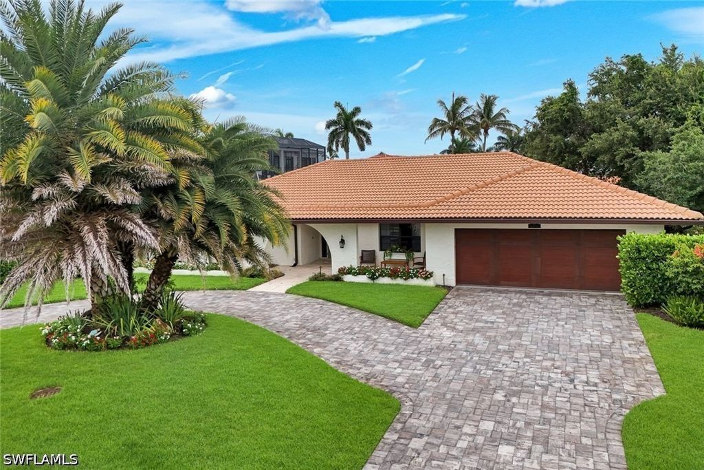 517 Parkwood Ln, Naples