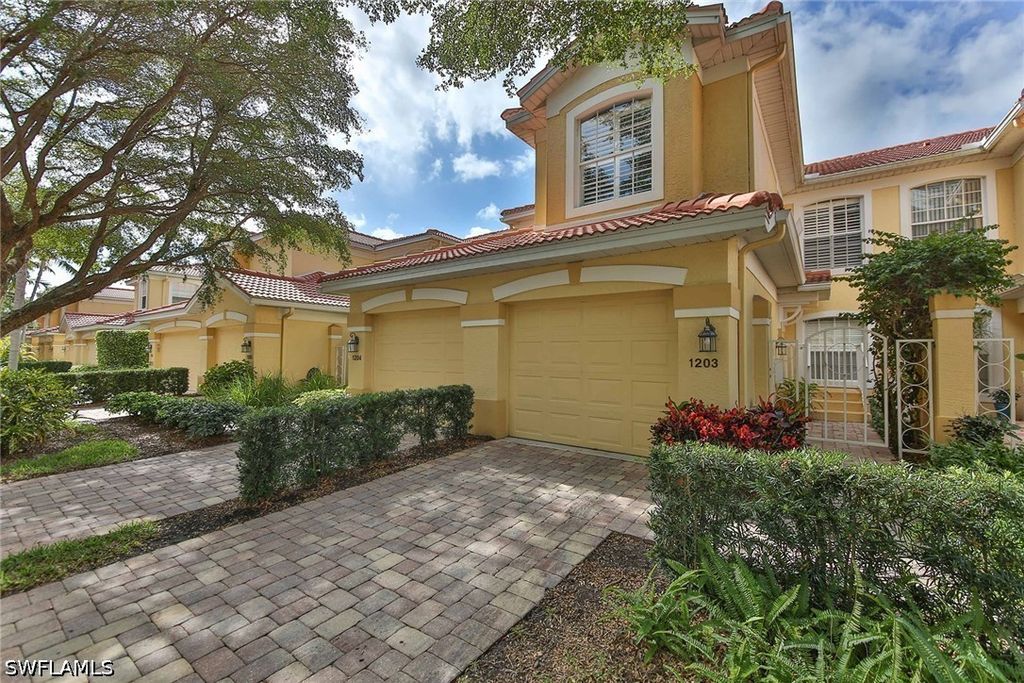2215 Arielle Dr 1203, Naples