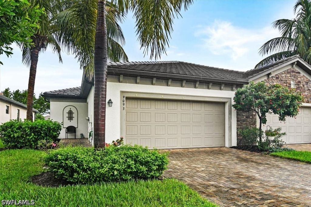 9093 Glenforest Dr, Naples
