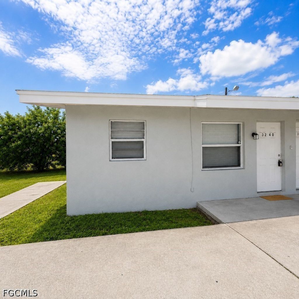 3240 Dora St, Fort Myers