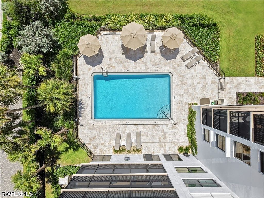 9375 Gulf Shore Dr Dr 203, Naples