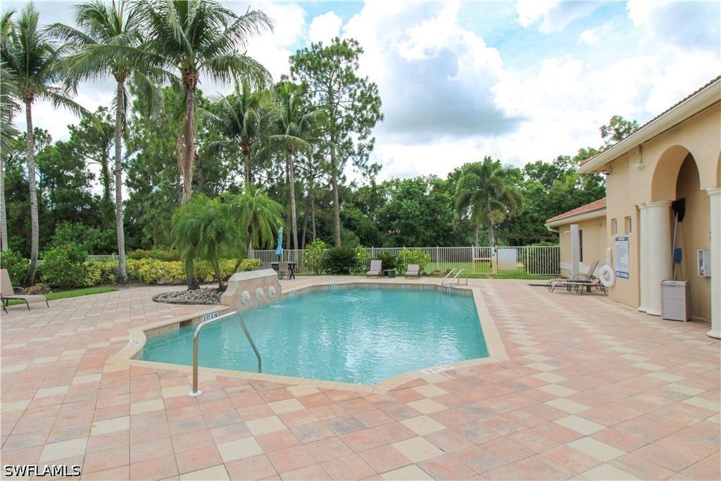 8215 Ibis Club Dr 102, Naples