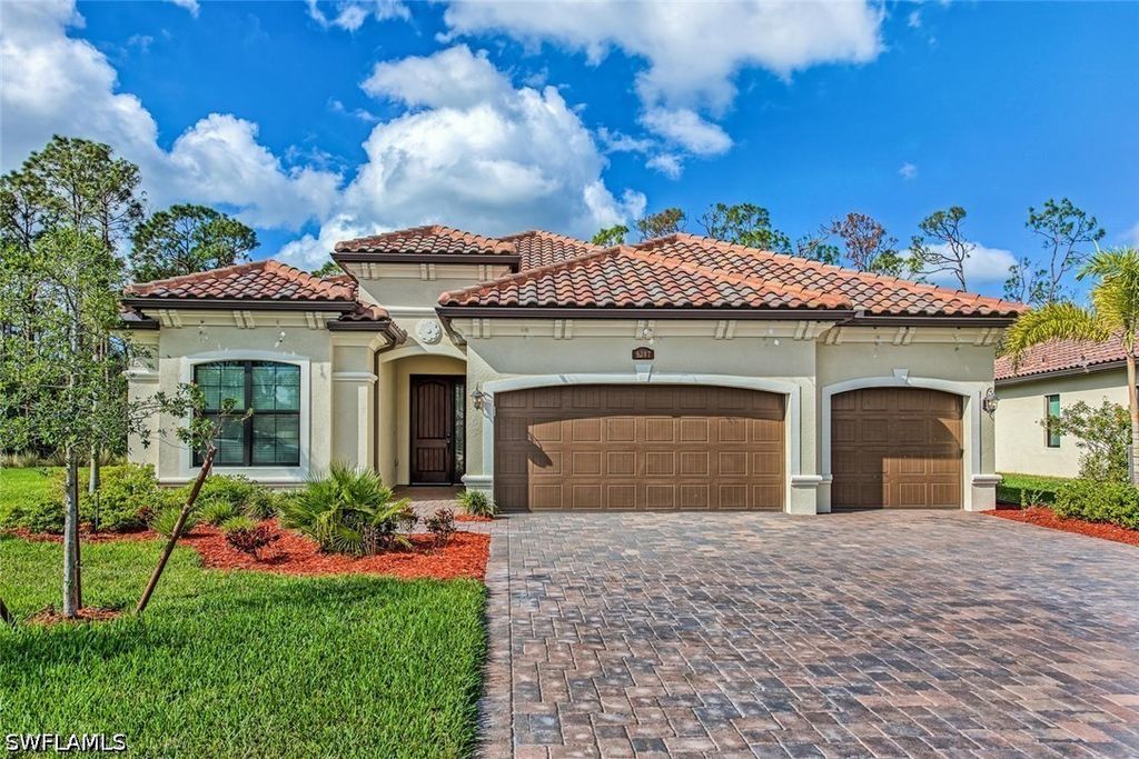 9387 Vercelli Ct, Naples