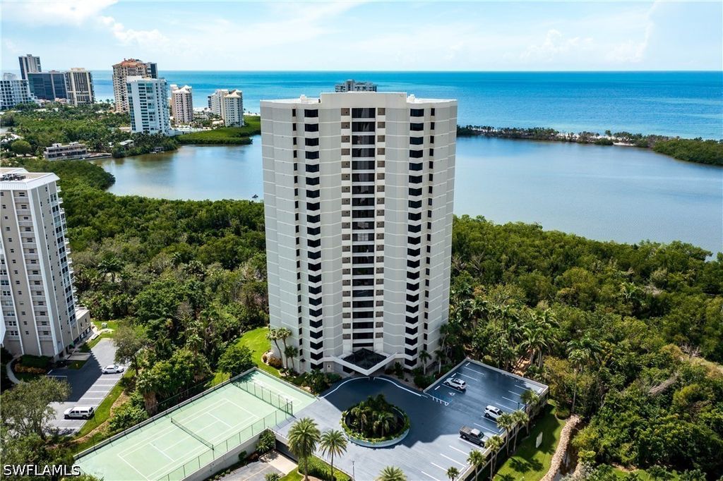 5555 Heron Point Dr 101, Naples