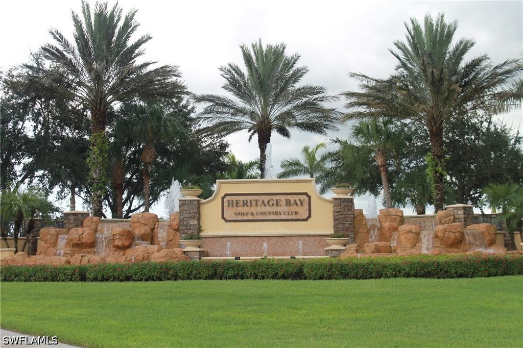 10572 Smokehouse Bay Dr 101, Naples