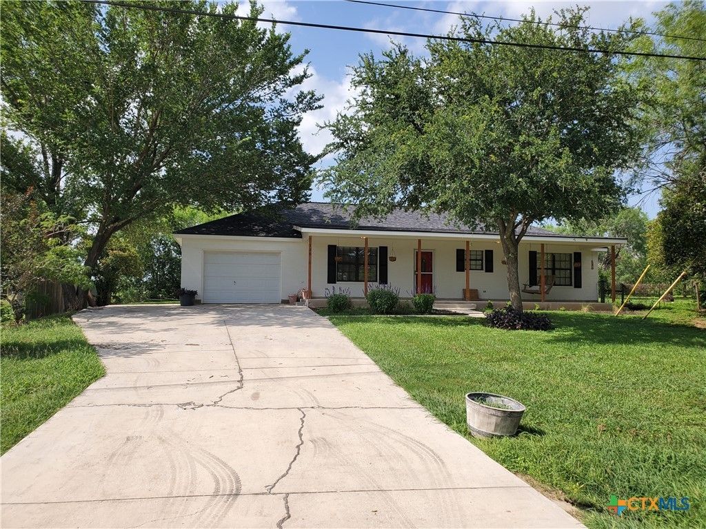 136 Royal Crest Circle, Seguin