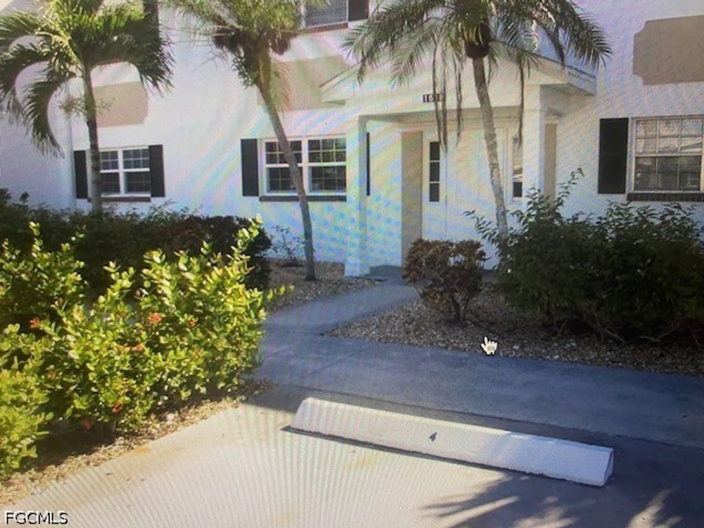 1518 Edgewater Cir #1, Fort Myers