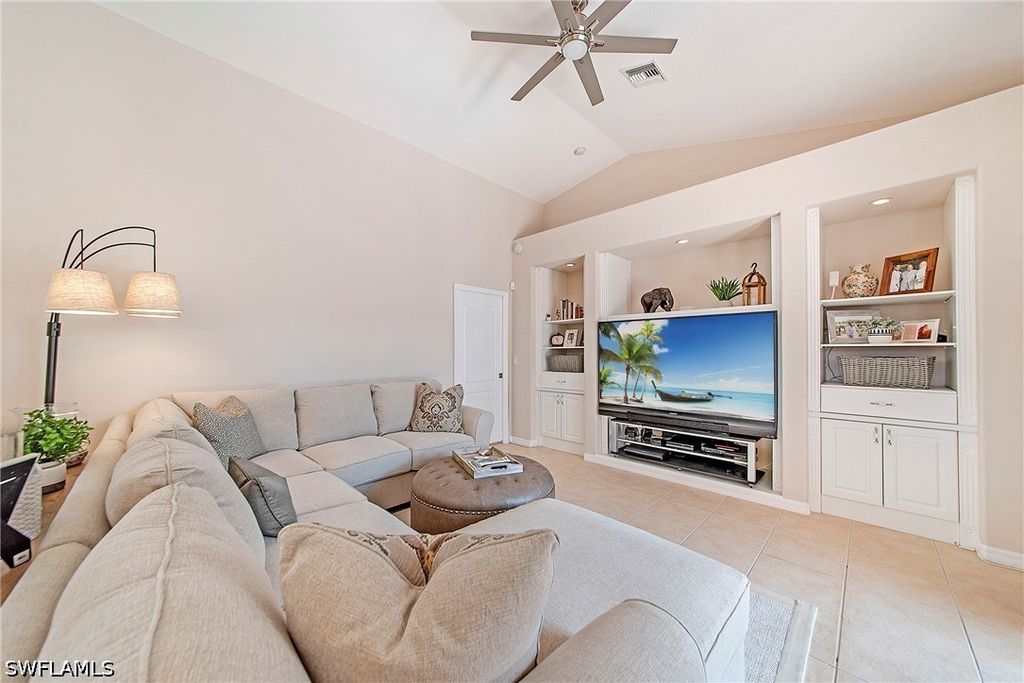 1032 Tivoli Ln, Naples