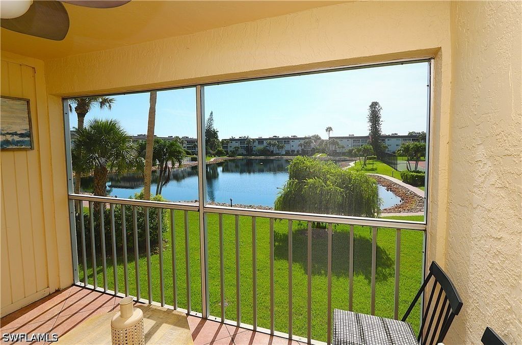 1004 Manatee Rd H202, Naples