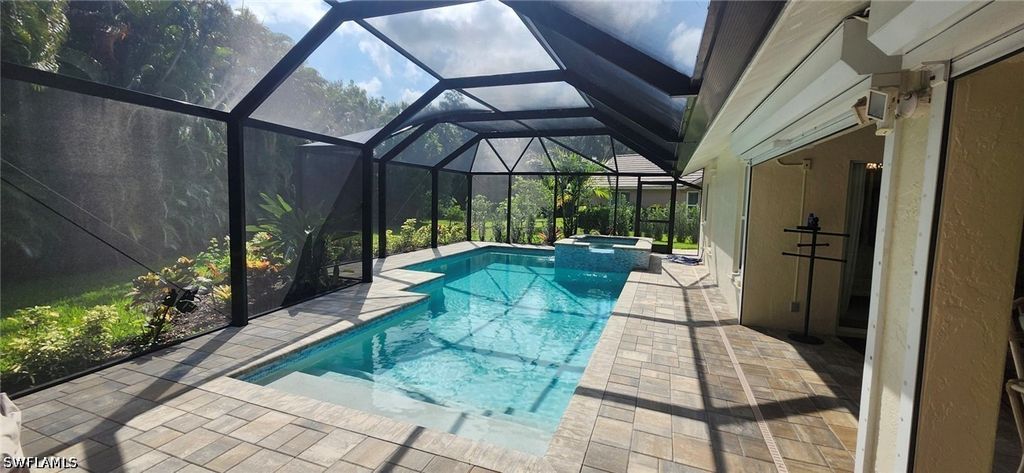 5549 Foxhunt Way, Naples